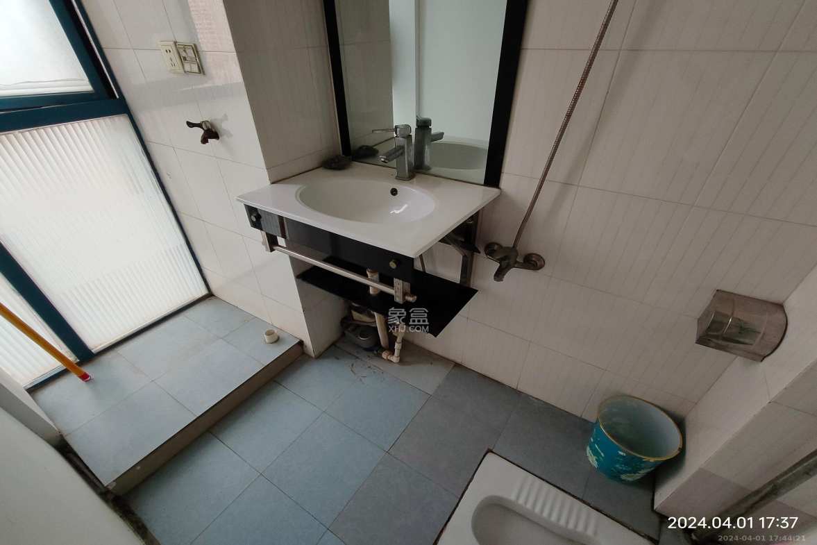 东一国际  2室1厅1卫    2200.0元/月室内图