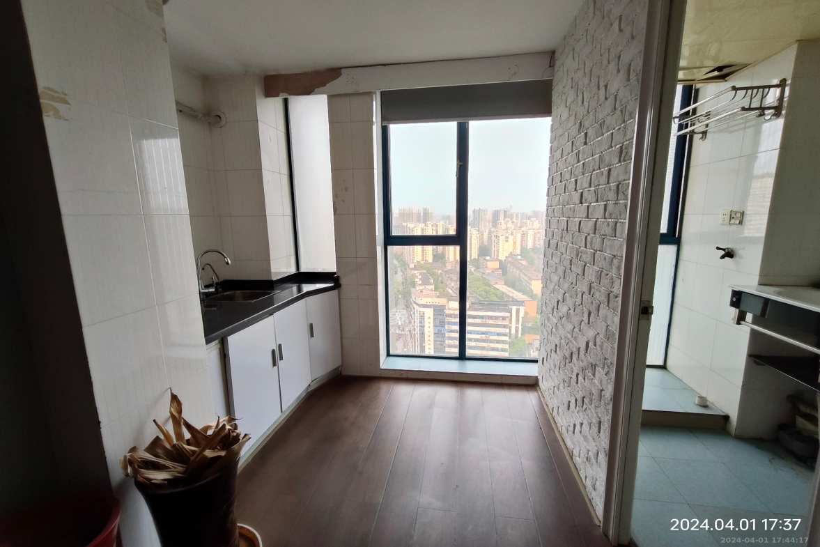 东一国际  2室1厅1卫    2200.0元/月室内图