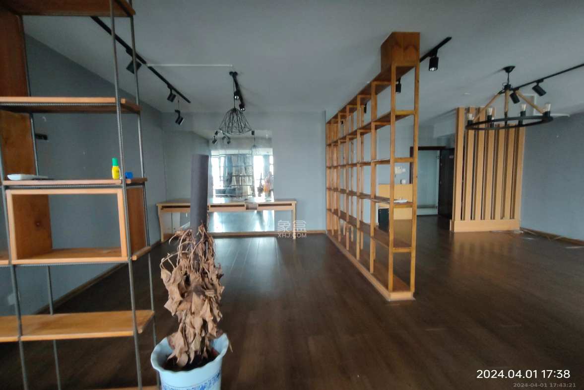 东一国际  2室1厅1卫    2200.0元/月室内图1