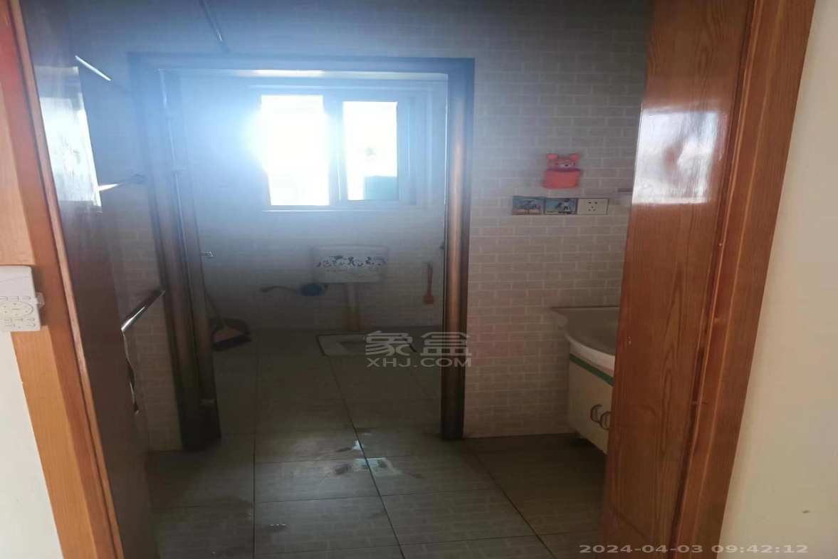 佳诚数码  3室2厅2卫    1800.0元/月室内图