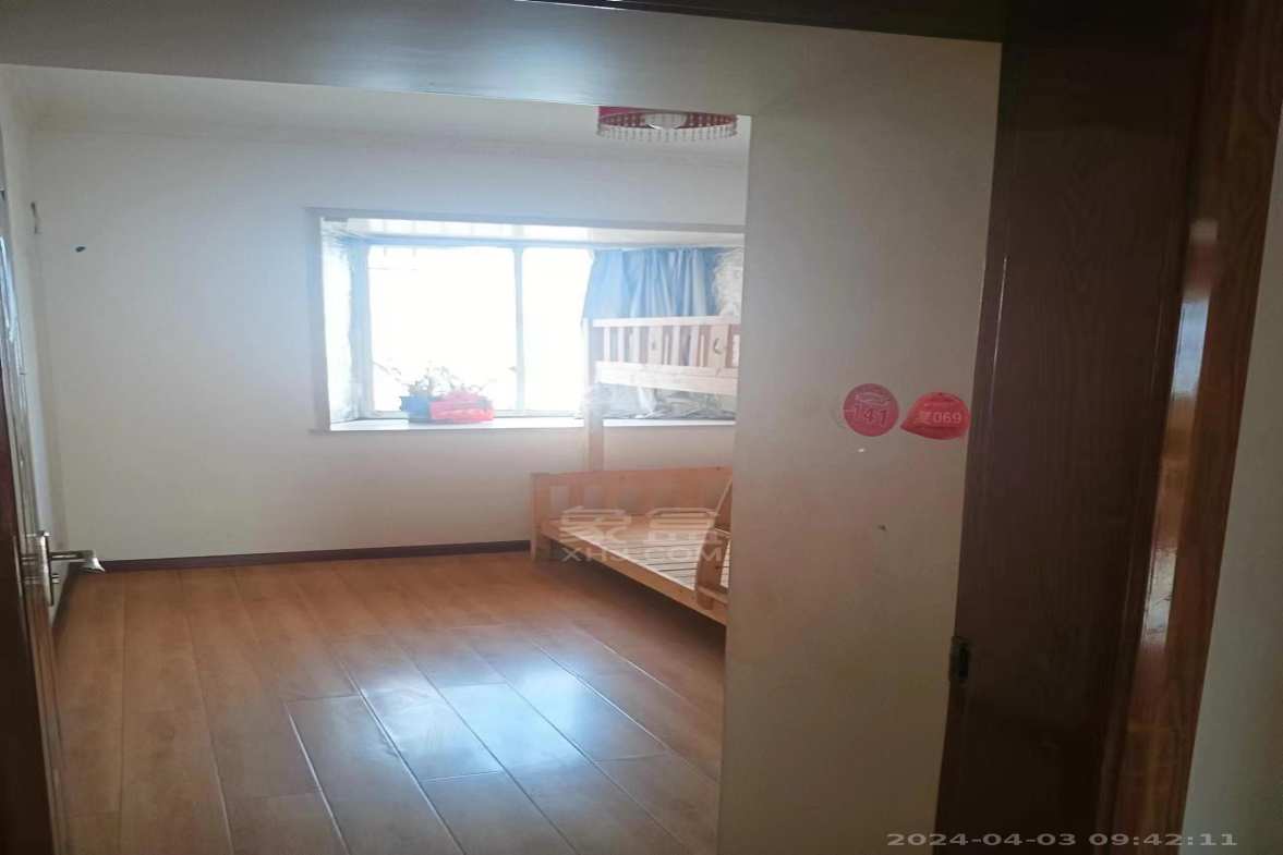 佳诚数码  3室2厅2卫    1800.0元/月室内图1