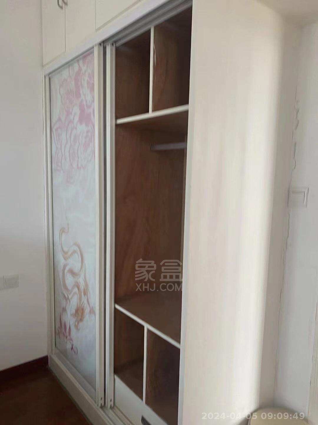 盛世华庭  3室2厅2卫   1900.00元/月室内图