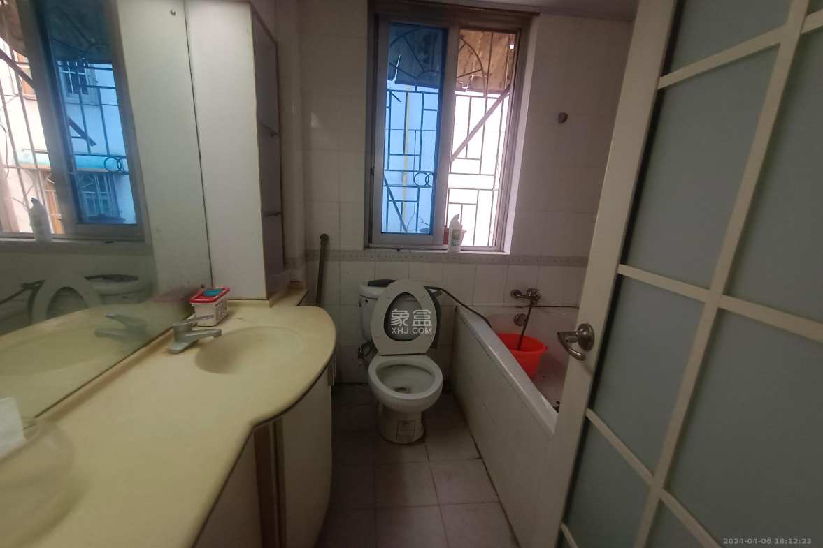 安泰新村  3室2厅2卫    1600.0元/月室内图