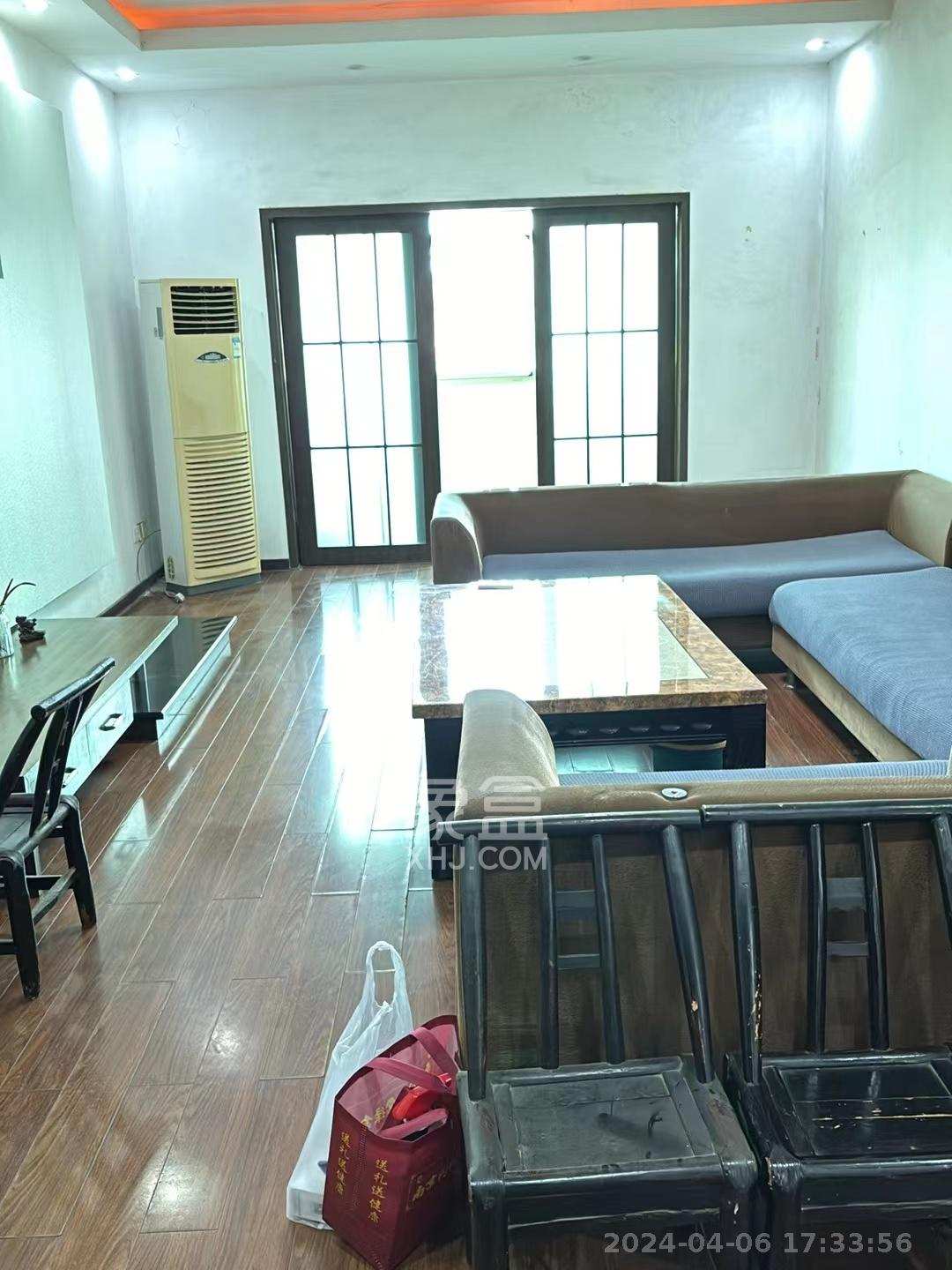 青山家园  2室2厅2卫   1700.00元/月室内图