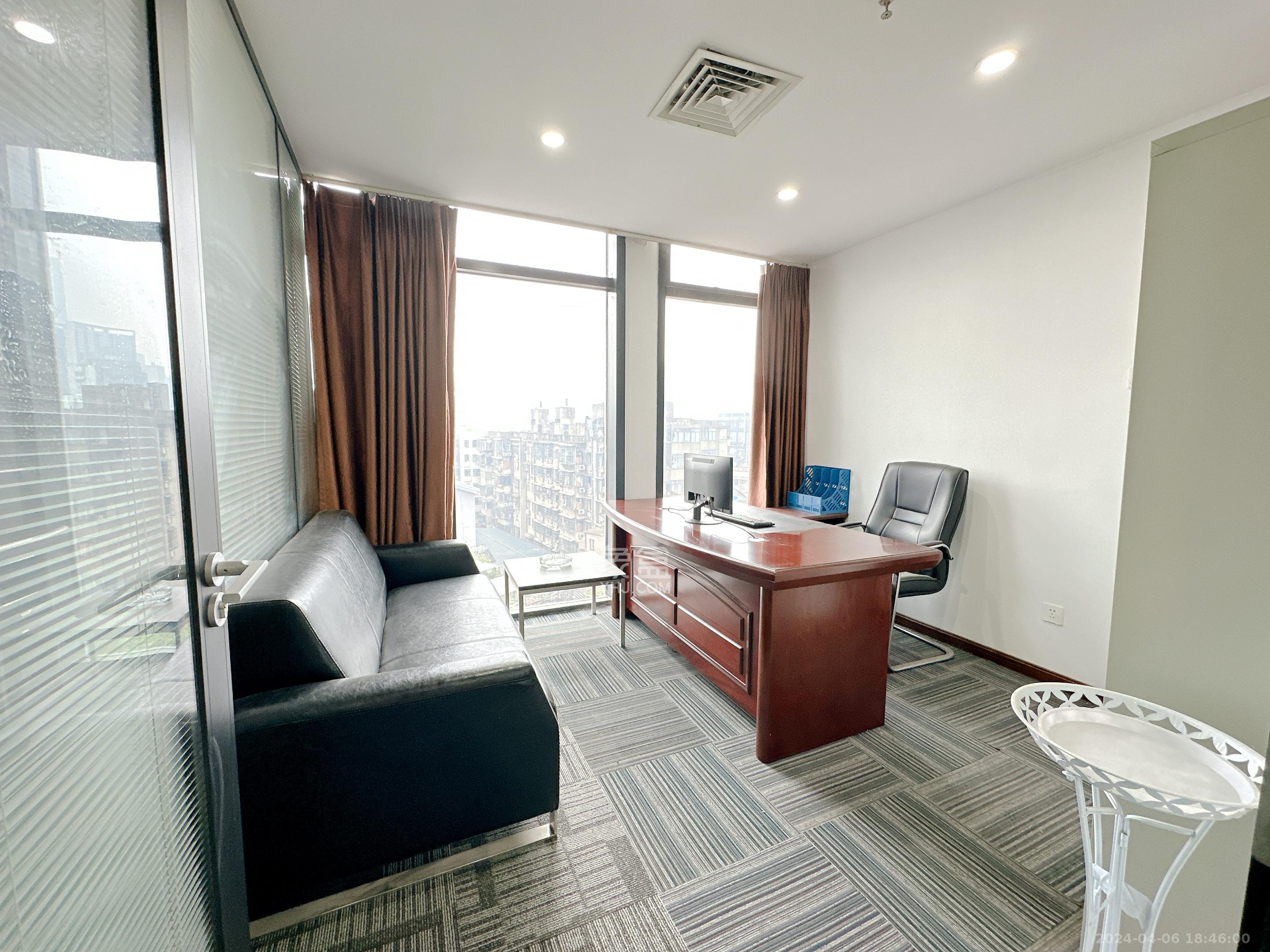 万达广场   142.58㎡      9000.0元/月室内图