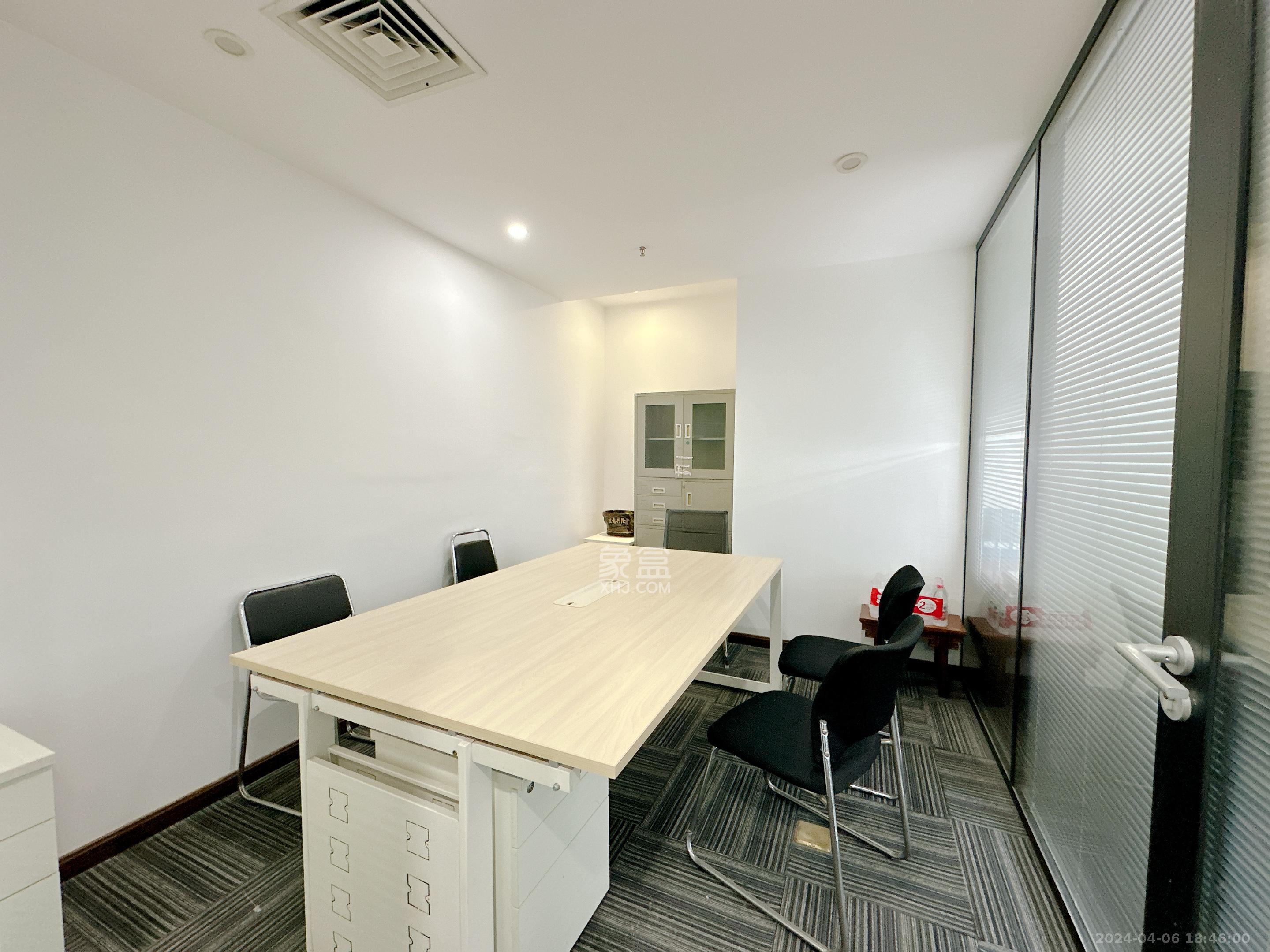 万达广场   142.58㎡      9000.0元/月室内图