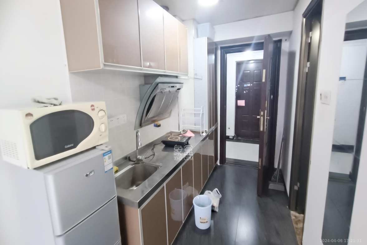 山水华景 1室1厅1卫 1400.0元/月 山水华景 1室1厅1卫 1400.0元/月室内图