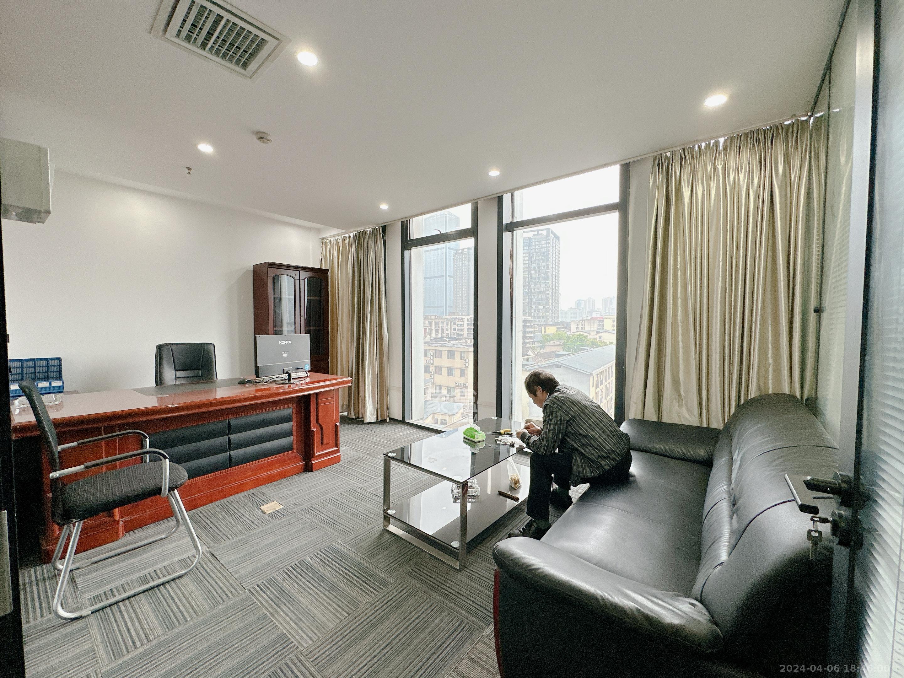 万达广场   142.58㎡      9000.0元/月室内图