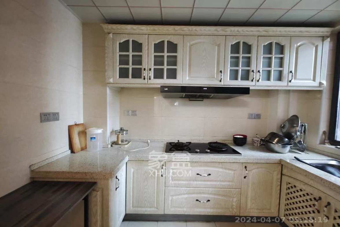 辉宏橄榄城  4室2厅1卫    2600.0元/月室内图