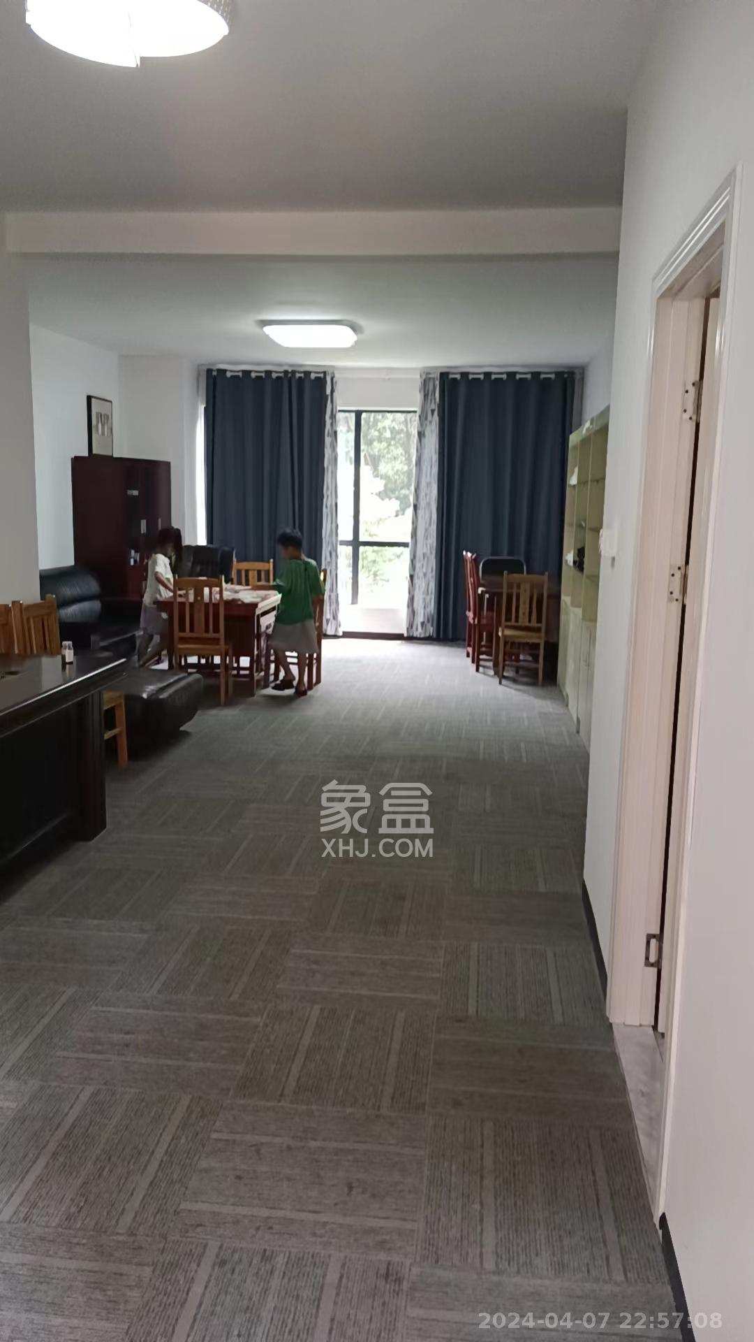 翡翠云天 4室2厅2卫 3100.0元/月 翡翠云天 4室2厅2卫 3100.0元/月室内图