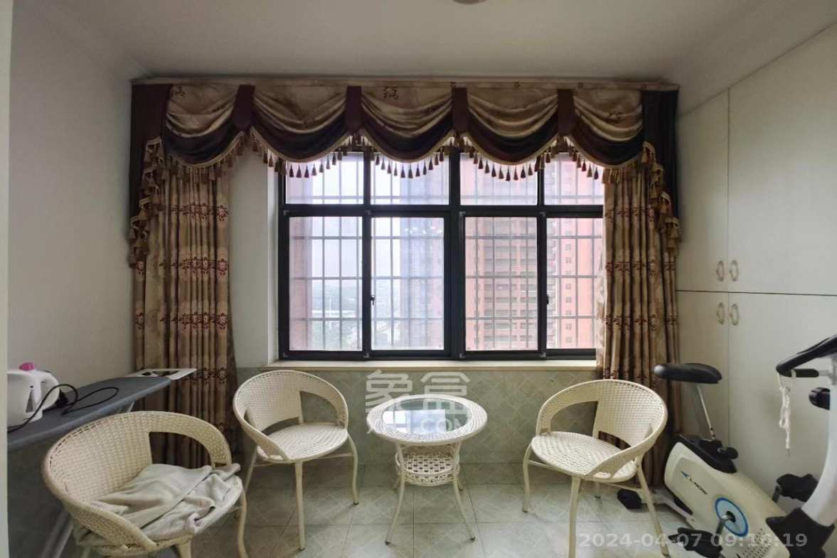 辉宏橄榄城  4室2厅1卫    2600.0元/月室内图