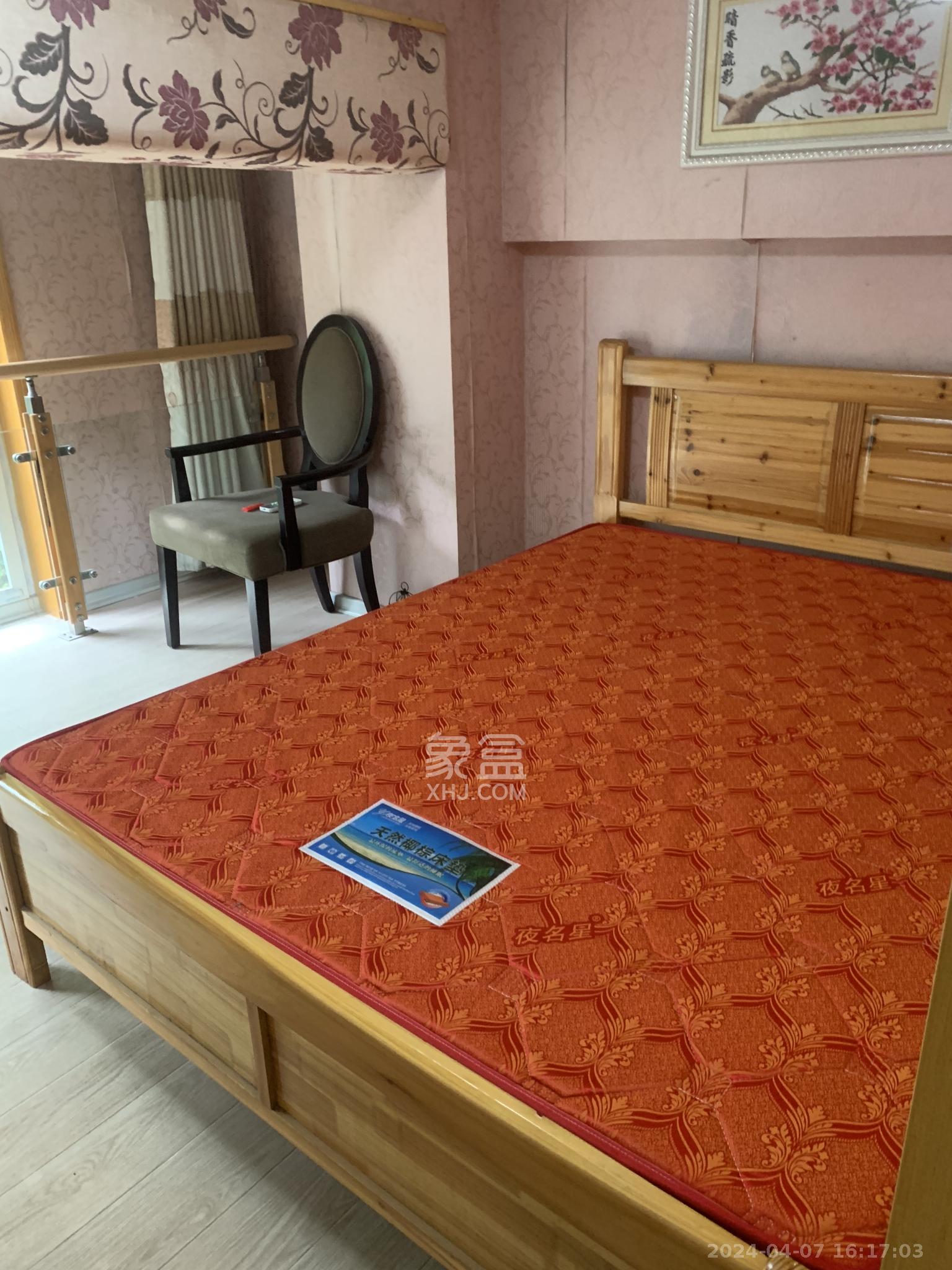 金荣誉峰翡翠花园   70.0㎡      1800.0元/月室内图