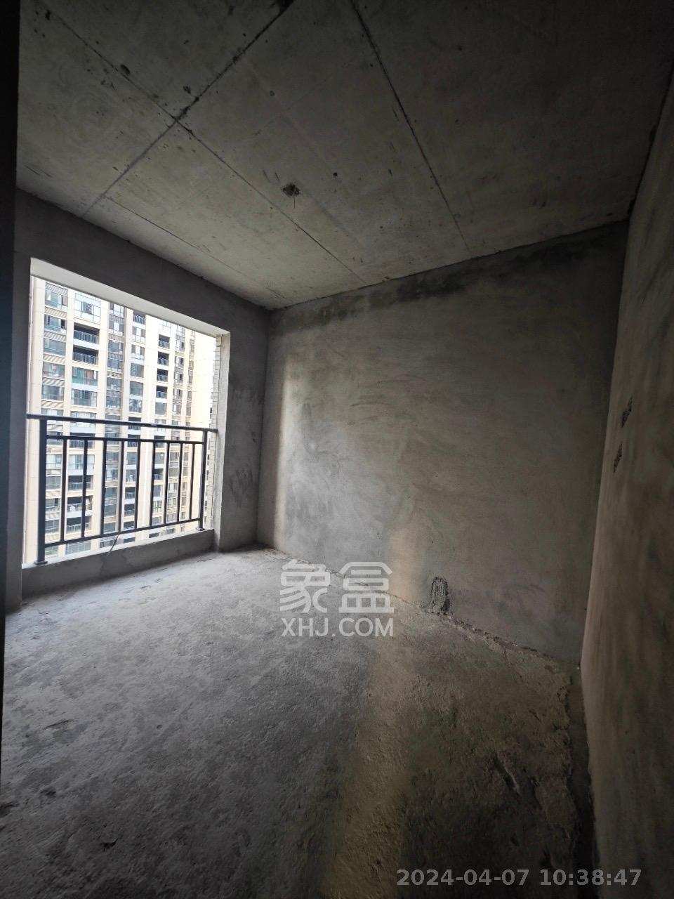 板塘东方明珠  3室2厅1卫   45.00万客厅
