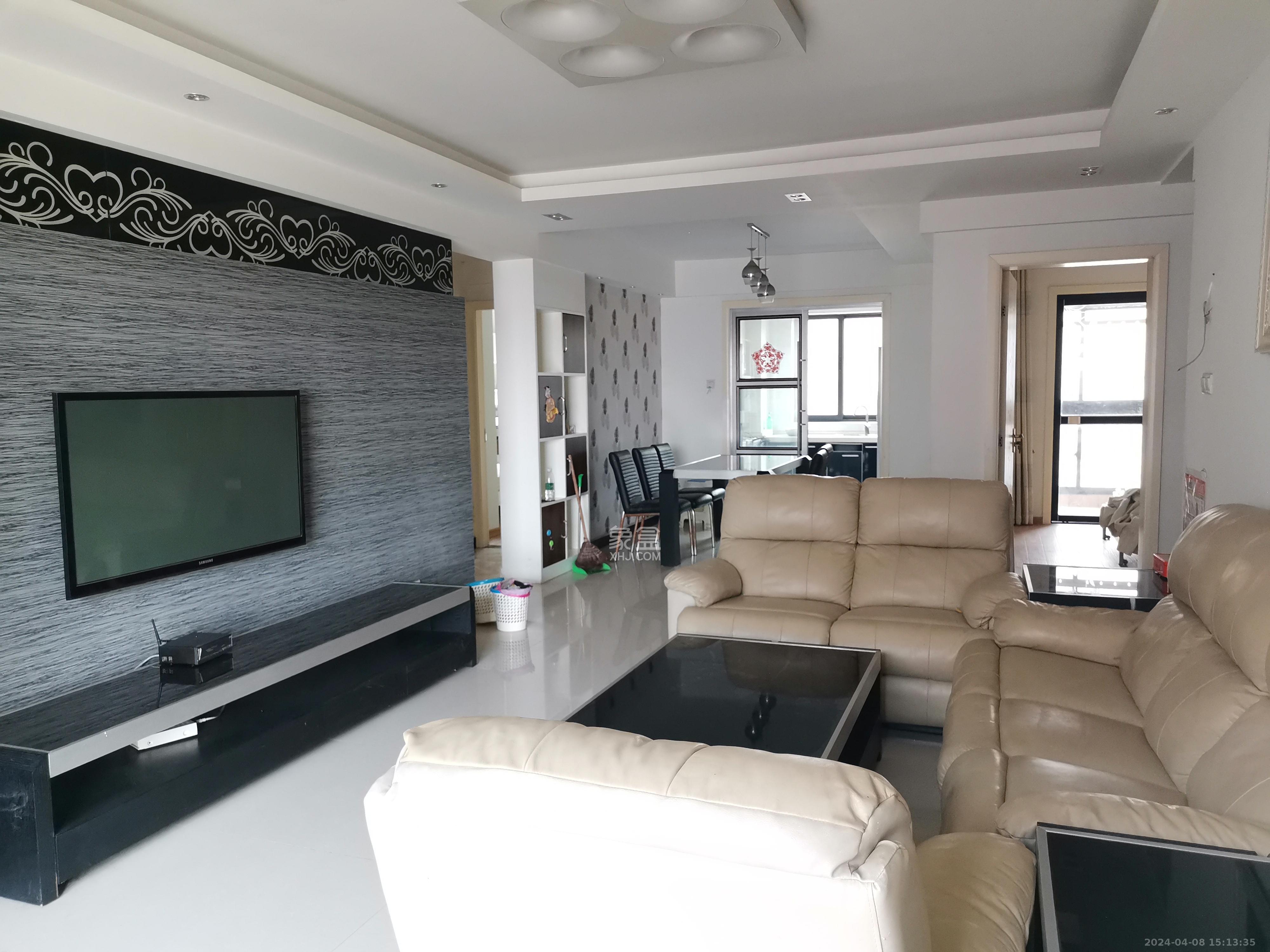 三一街区  3室2厅1卫   2300.00元/月