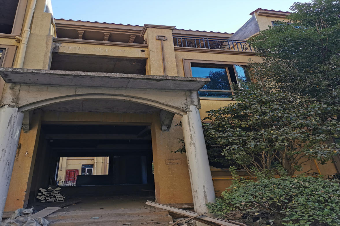 旗滨公园里  7室3厅3卫   230.00万室内图