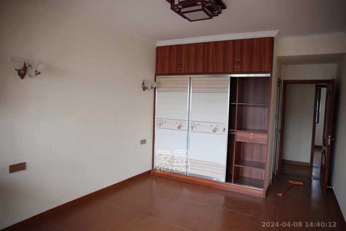 汇一城(汇壹公馆)  3室2厅2卫    2300.0元/月 汇一城(汇壹公馆)  3室2厅2卫    2300.0元/月室内图1