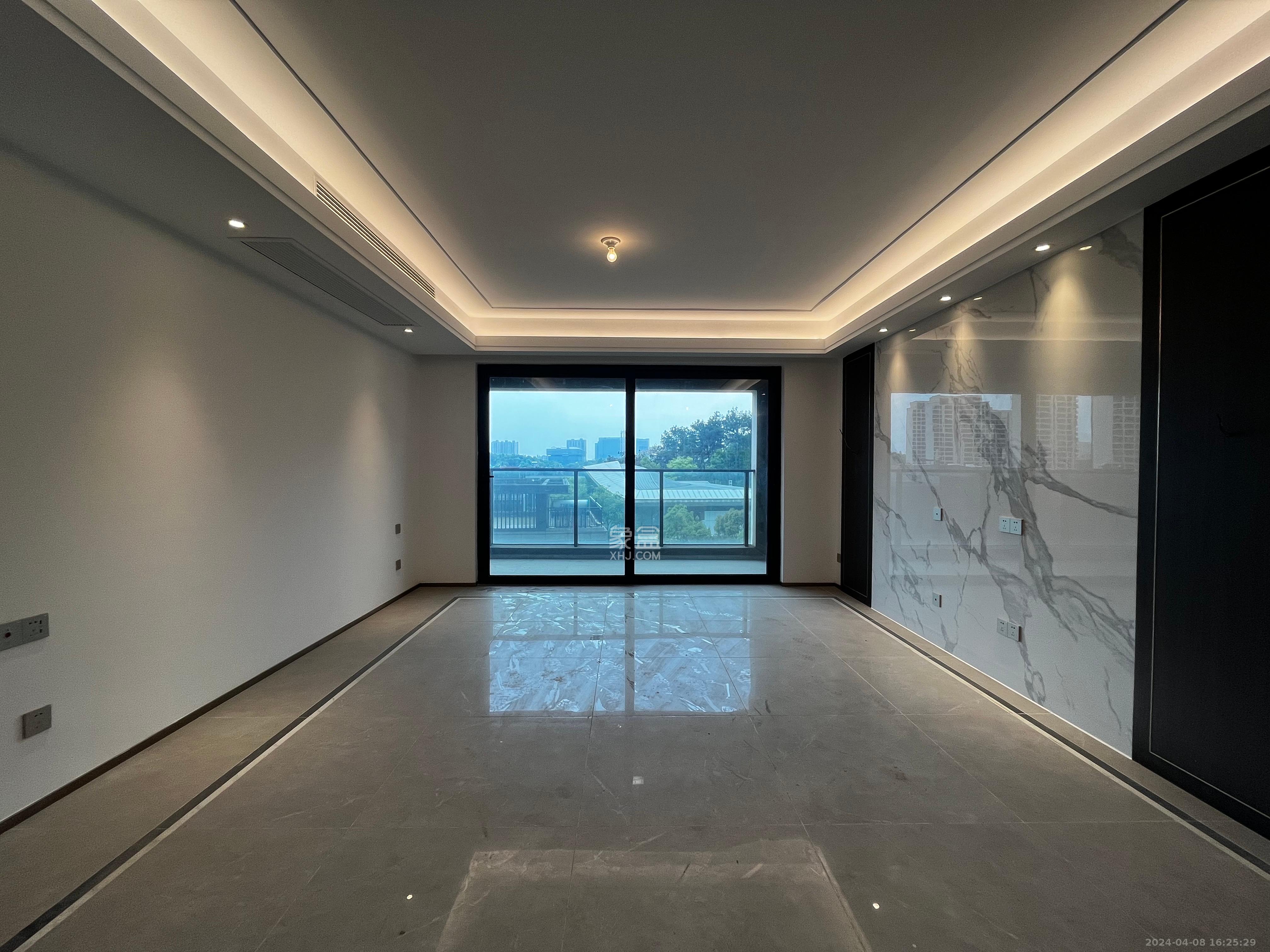 东原麓印长江B区  4室2厅3卫   6800.00元/月