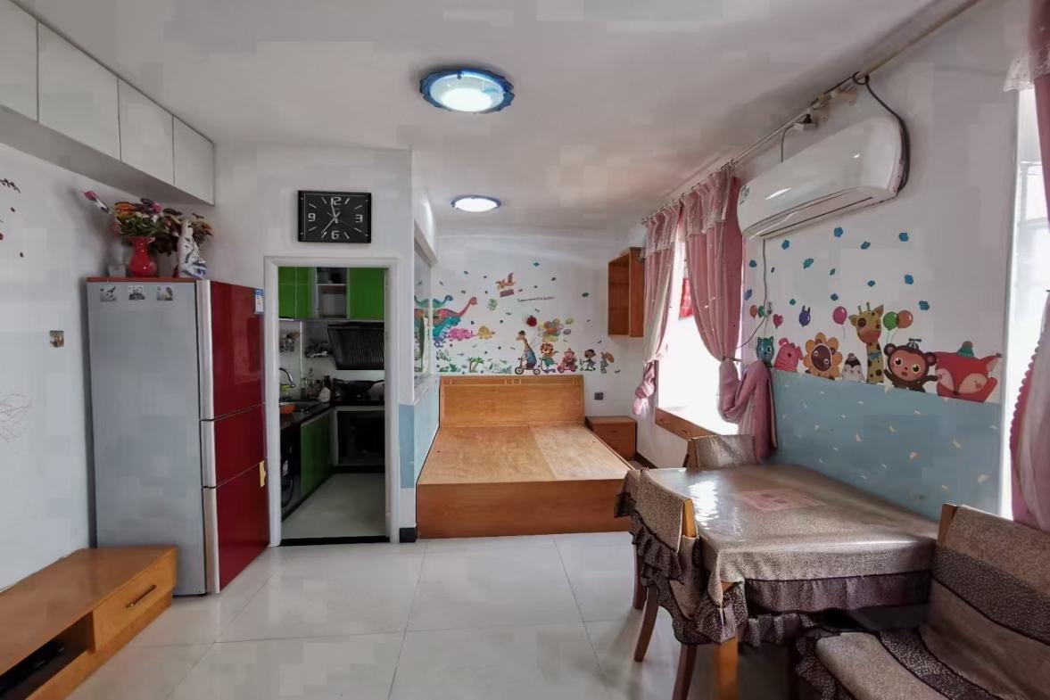 龙凤花园  4室2厅2卫    2000.0元/月室内图