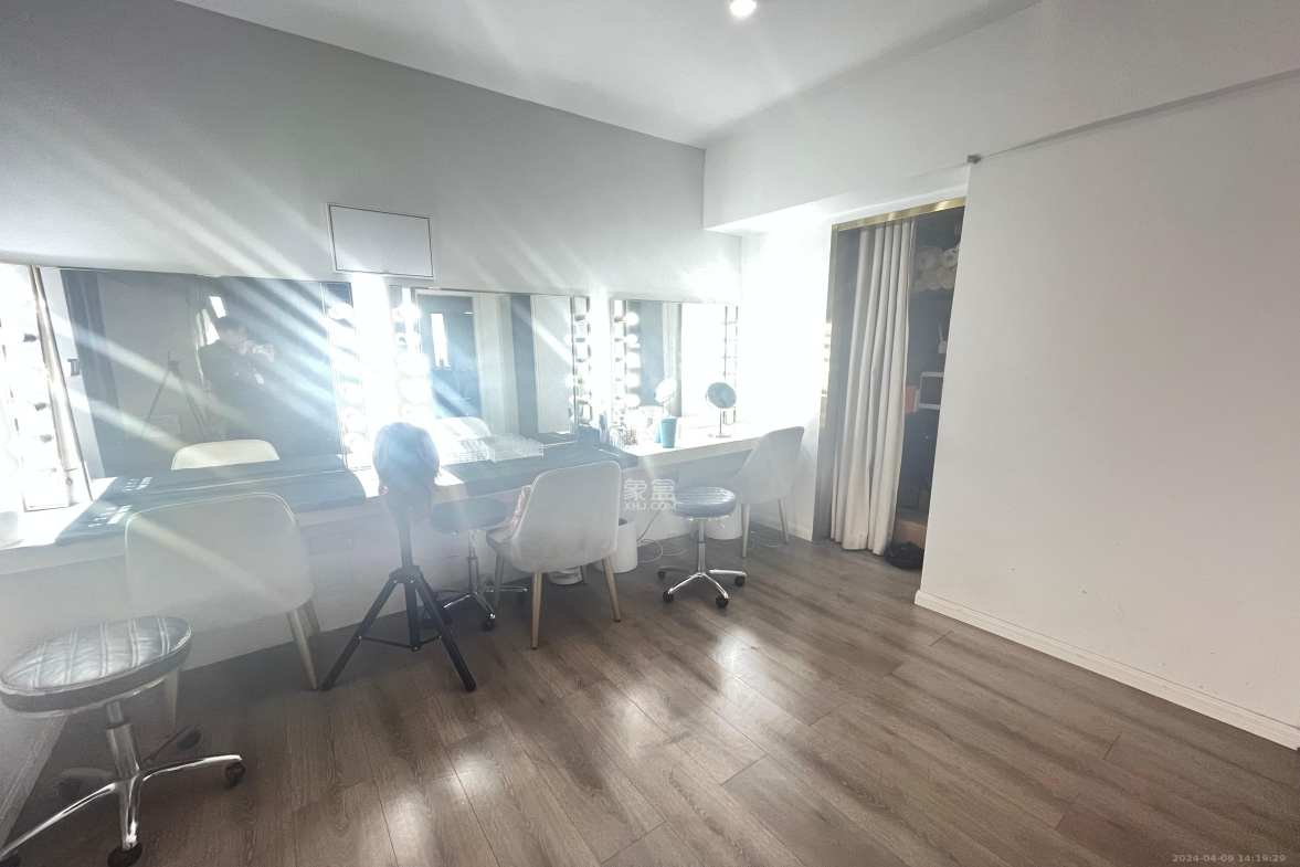 湘域中央 1室1厅1卫 2500.0元/月 湘域中央 1室1厅1卫 2500.0元/月室内图