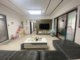 金山小区  4室2厅2卫   150.00万