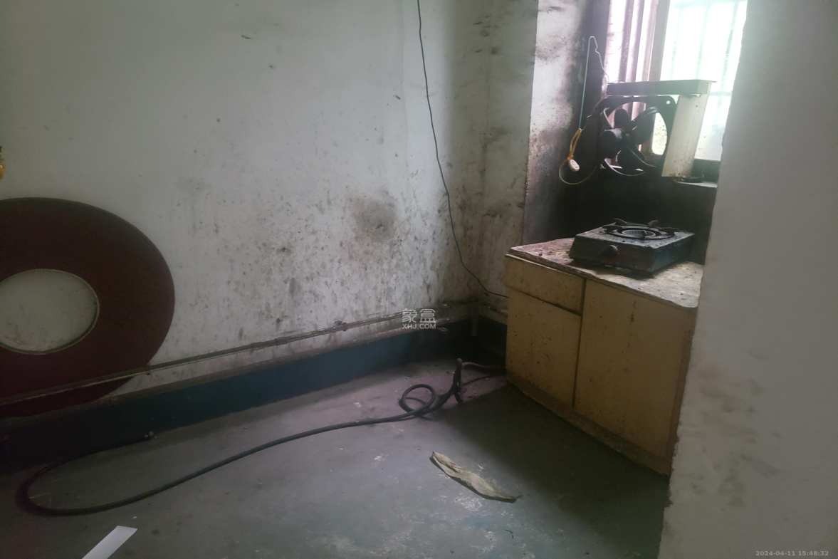 中南汽车世界  2室2厅1卫    1100.0元/月 中南汽车世界  2室2厅1卫    1100.0元/月室内图