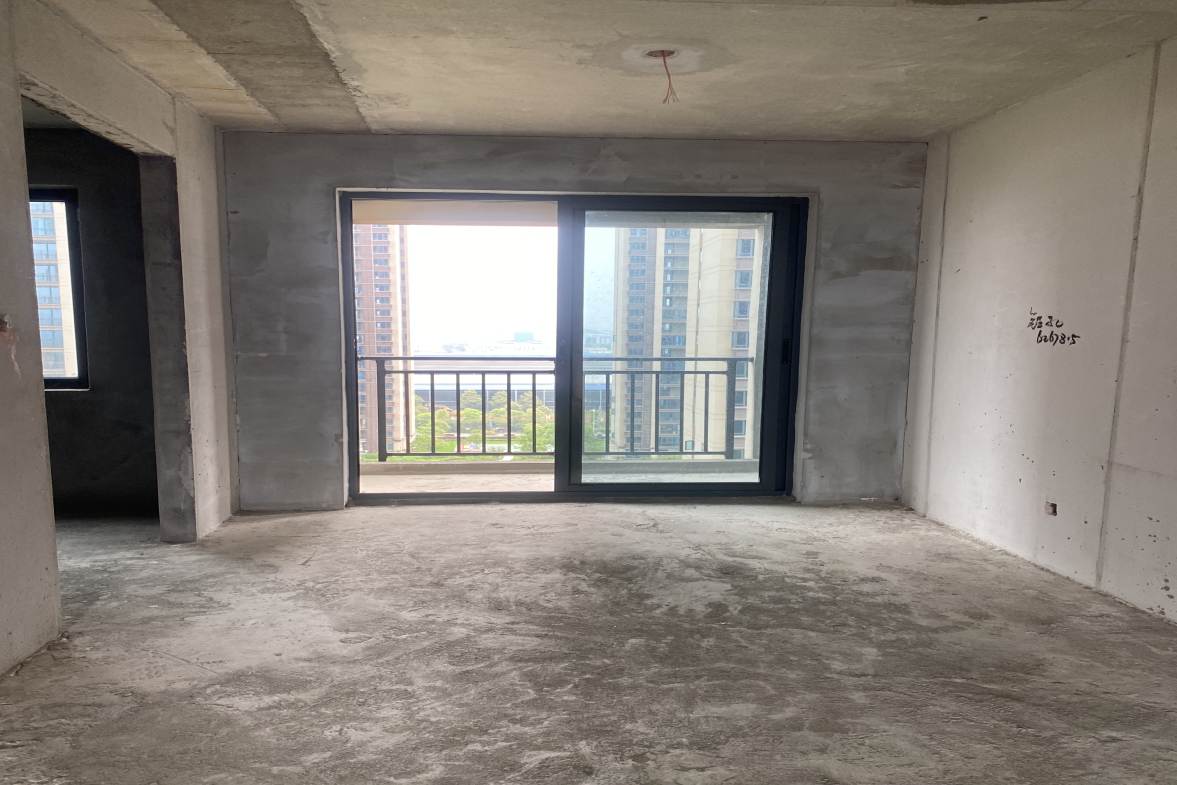 三一街区  4室2厅2卫   68.00万室内图1
