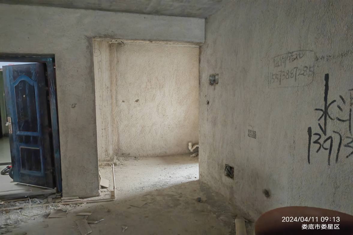 金色阳光  3室2厅2卫    55.0万客厅