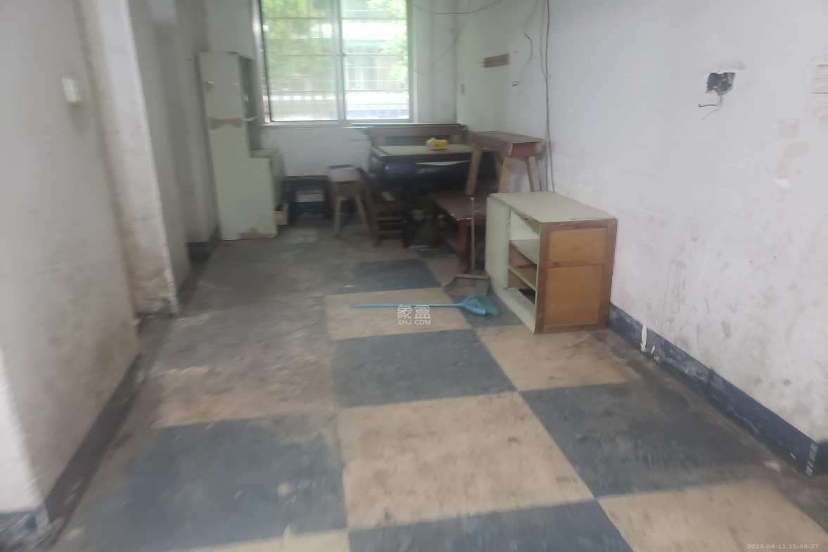 中南汽车世界  2室2厅1卫    1100.0元/月 中南汽车世界  2室2厅1卫    1100.0元/月室内图