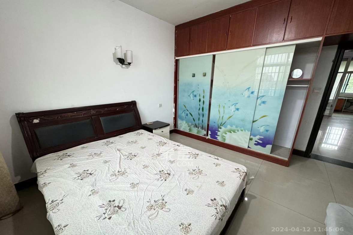 泉塘小区  3室2厅2卫    1400.0元/月室内图