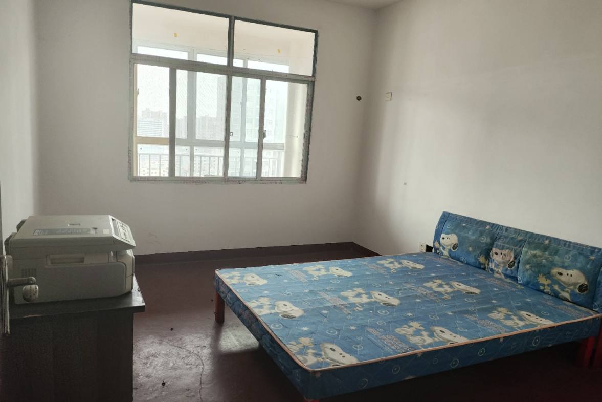 水木华庭  4室2厅2卫    53.0万客厅