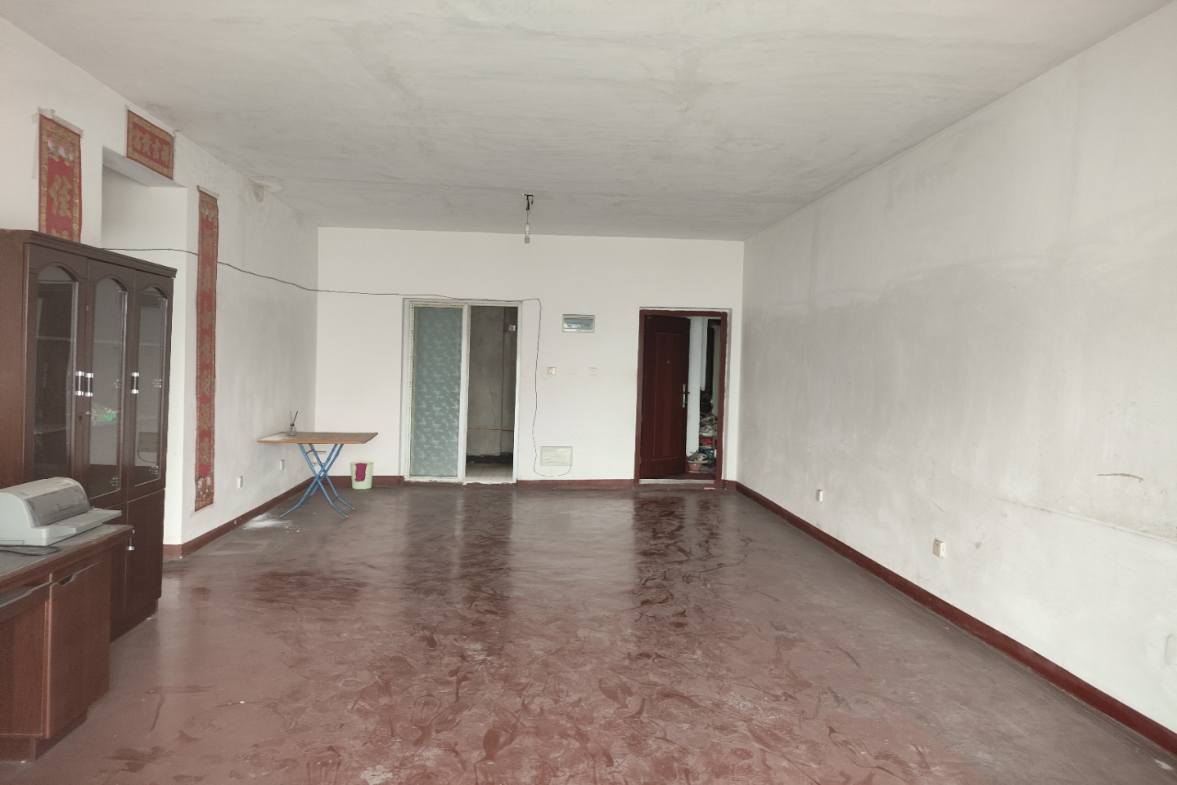 水木华庭  4室2厅2卫    53.0万客厅