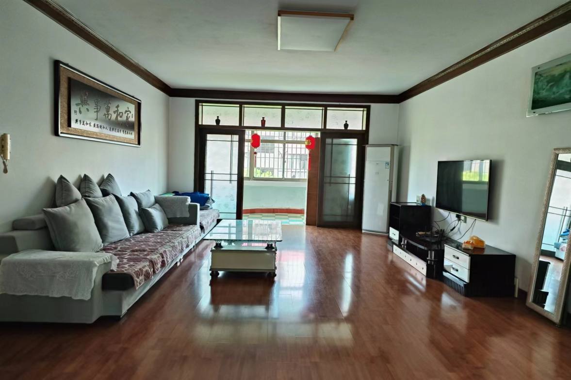 石化苑小区  3室2厅2卫    66.8万客厅