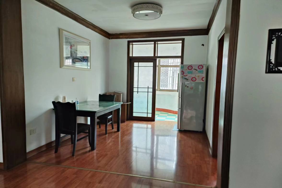 石化苑小区  3室2厅2卫    66.8万客厅