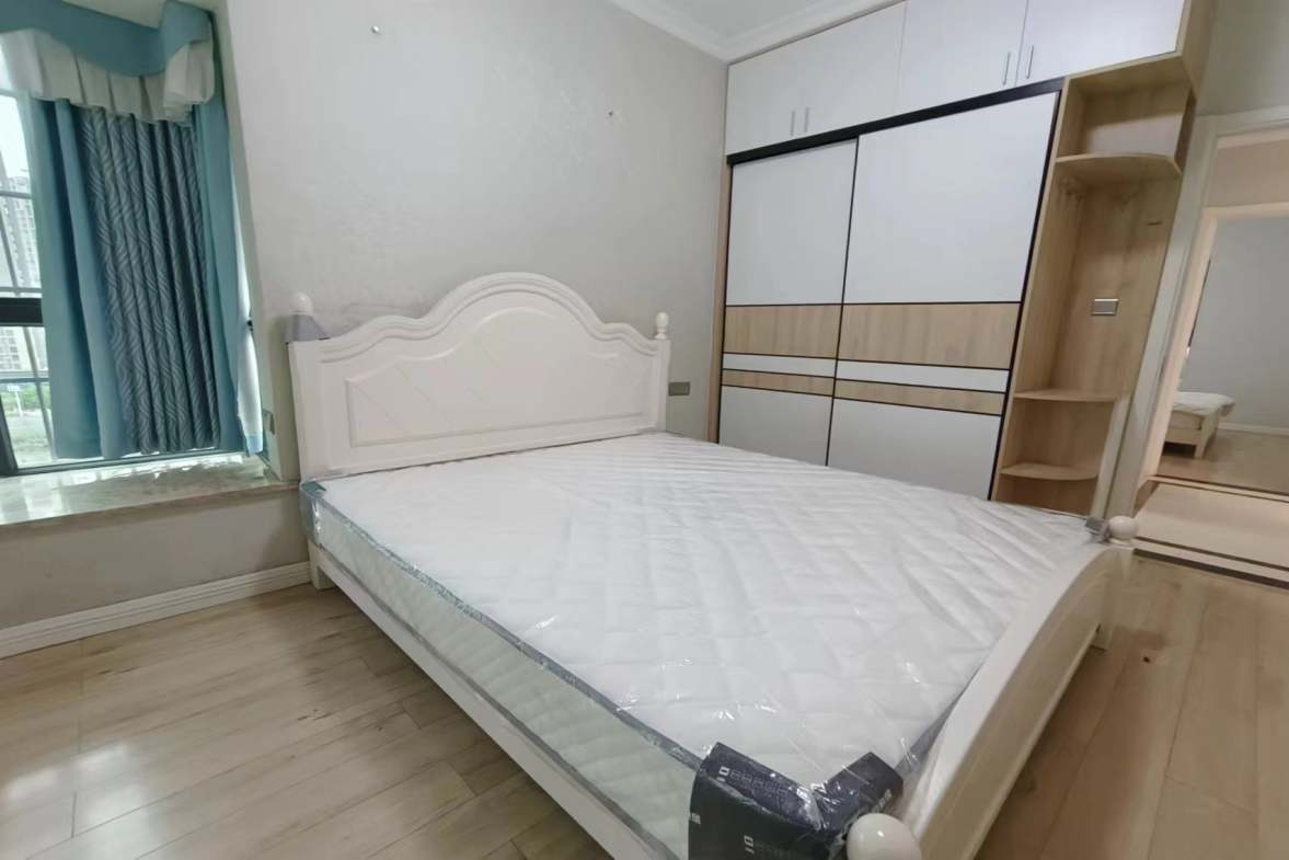 财富和园  3室2厅1卫   2000.00元/月室内图