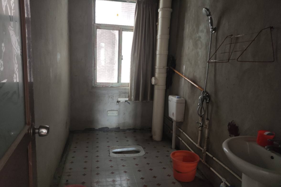 水木华庭  4室2厅2卫    53.0万室内图1