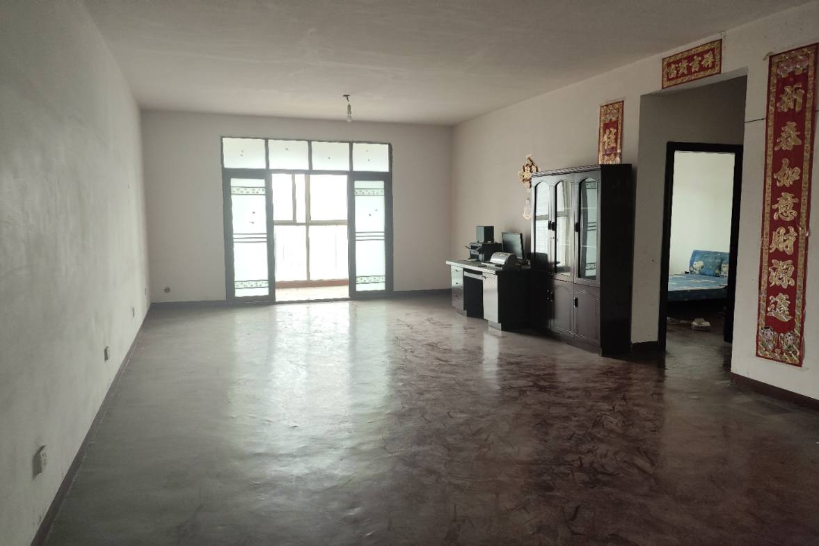 水木华庭  4室2厅2卫    53.0万客厅