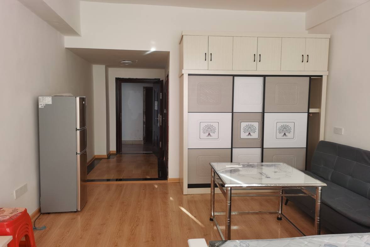 鹏泰国际 1室1厅1卫 900.0元/月 鹏泰国际 1室1厅1卫 900.0元/月室内图