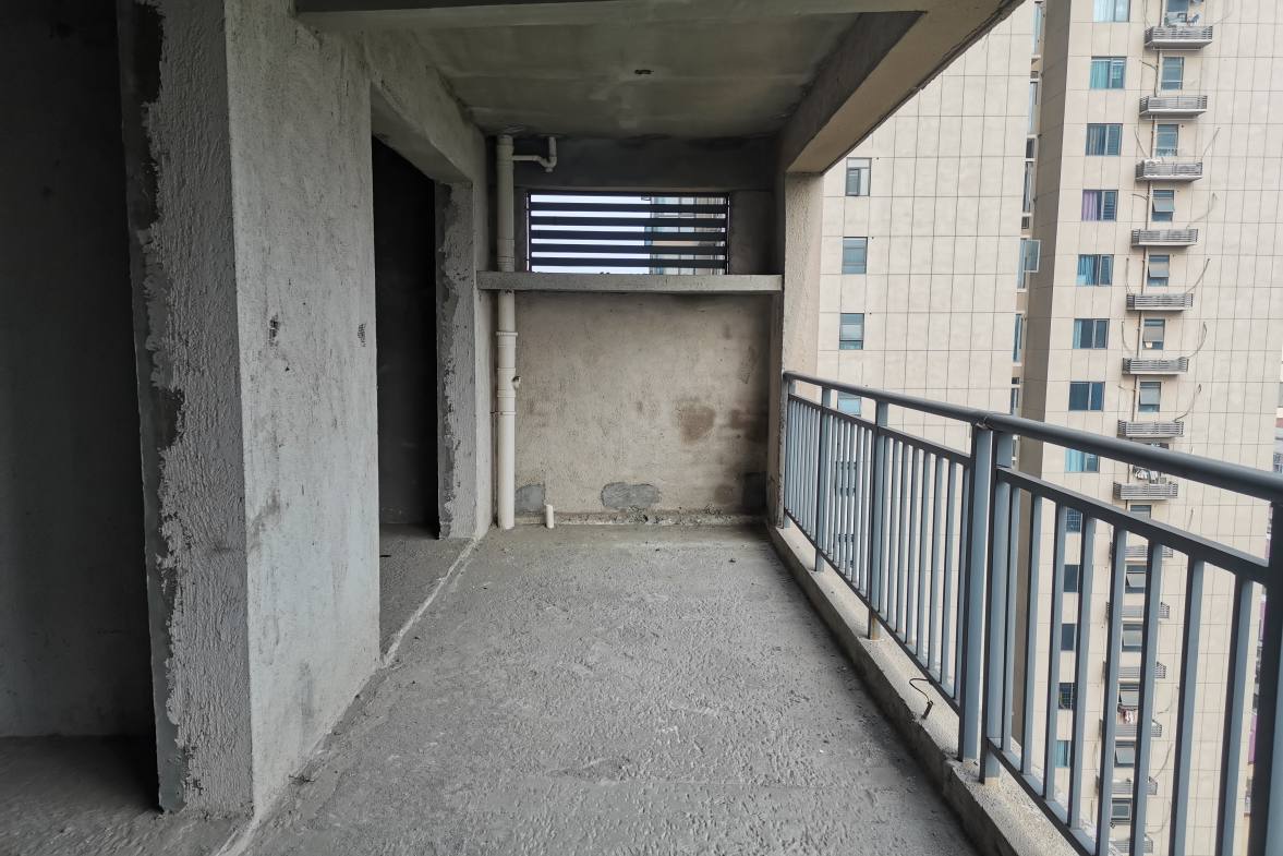 大同沁园 4室2厅2卫 80.0万 大同沁园 4室2厅2卫 80.0万客厅