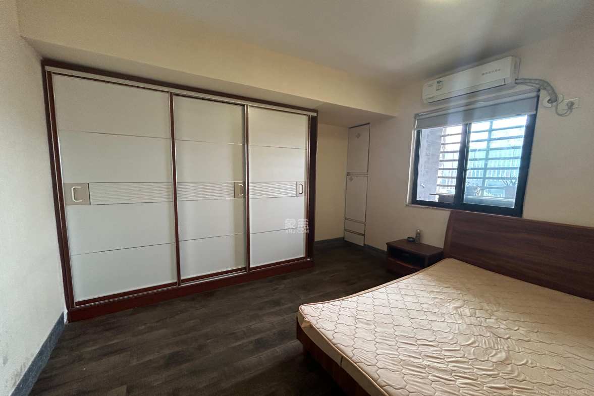 阳光100二期  3室2厅1卫    1900.0元/月 阳光100二期  3室2厅1卫    1900.0元/月室内图