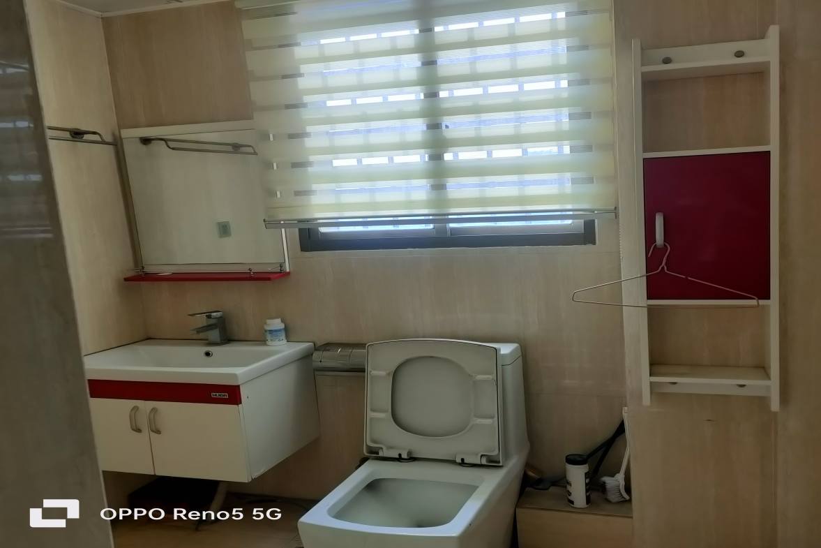 仁和小区  3室2厅2卫    88.0万客厅