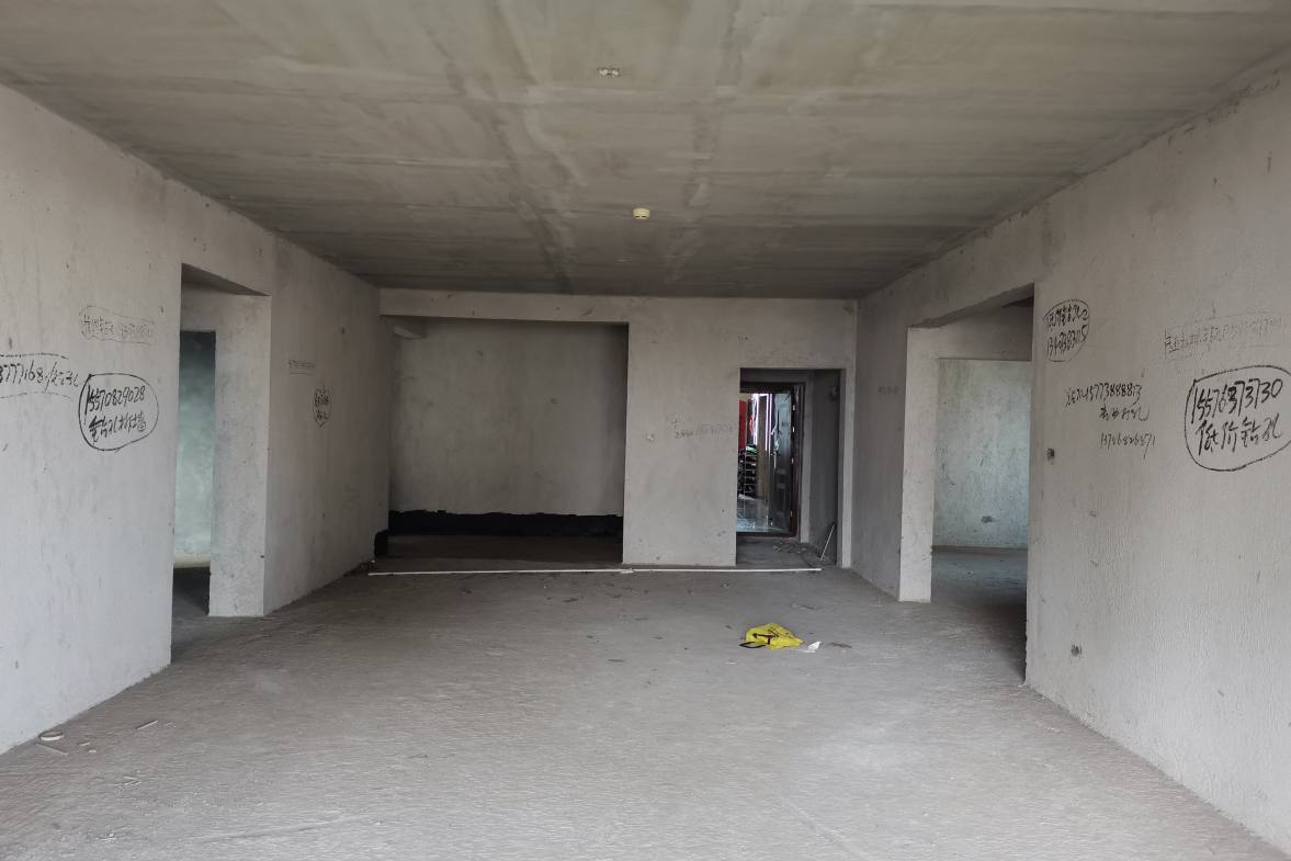 大同沁园 4室2厅2卫 80.0万 大同沁园 4室2厅2卫 80.0万客厅