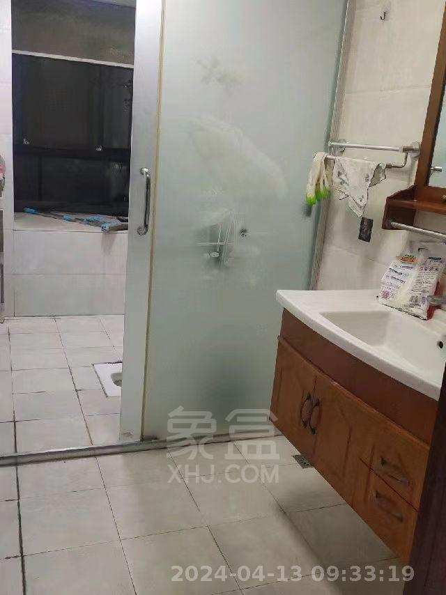 龙腾国际  3室2厅1卫    2100.0元/月室内图