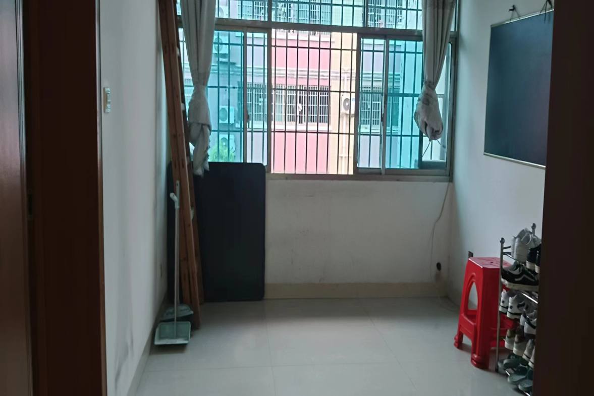 锦绣新城  4室2厅2卫    28.8万室内图