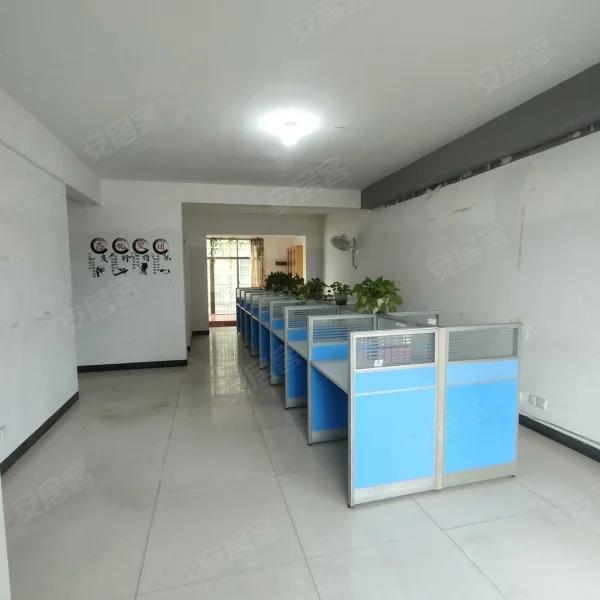 星达馨都  3室2厅2卫    2000.0元/月室内图