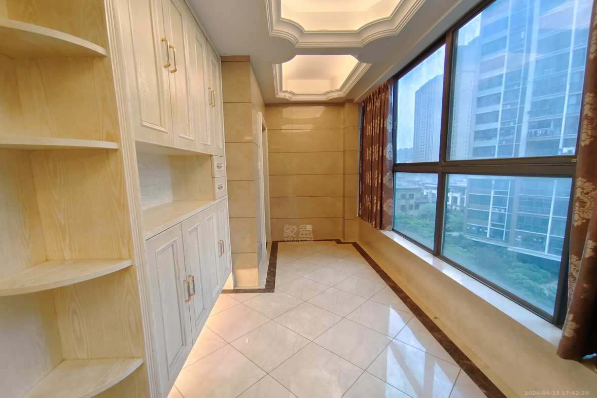 华晨御园  5室2厅2卫    4500.0元/月室内图