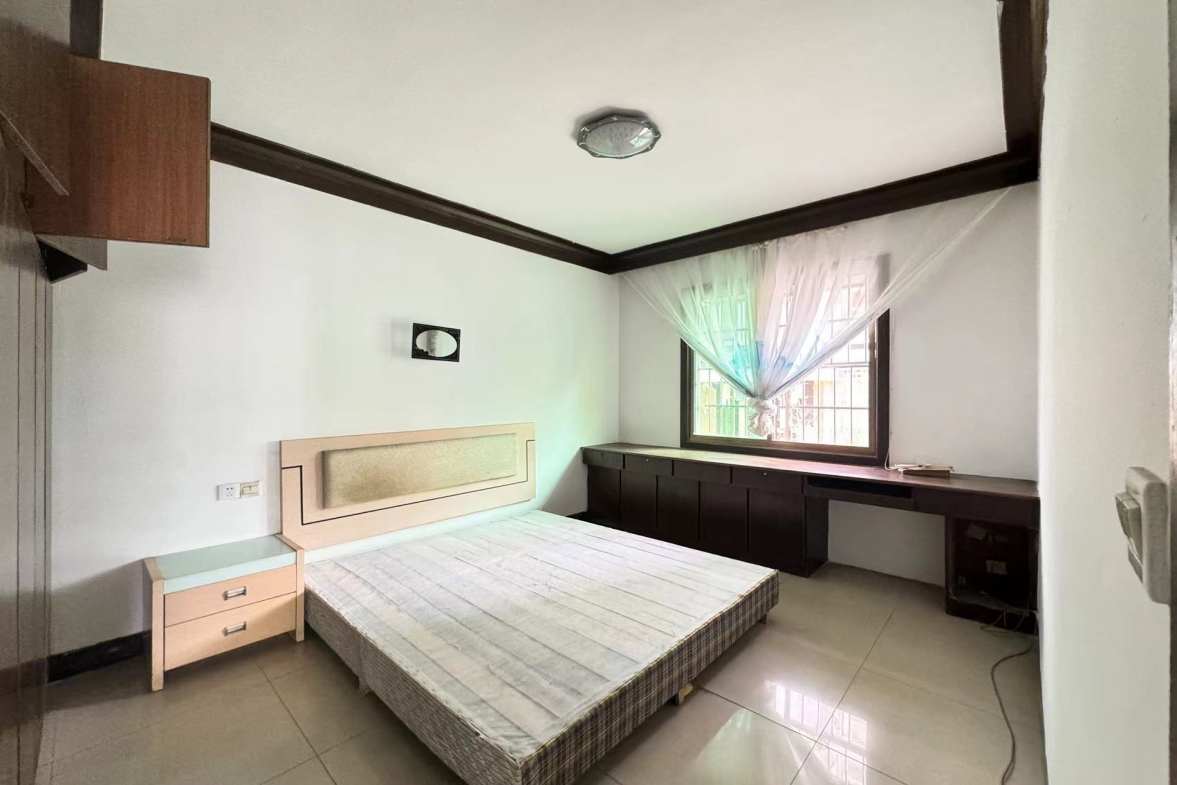 立新二社区  4室2厅2卫    1200.0元/月室内图