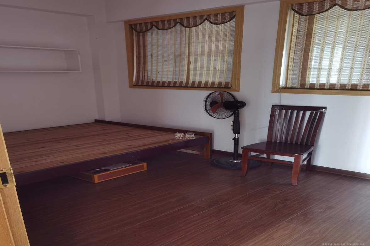 雅塘村 3室2厅1卫 1600.0元/月 雅塘村 3室2厅1卫 1600.0元/月室内图