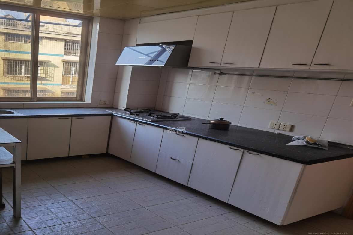 雅塘村 3室2厅1卫 1600.0元/月 雅塘村 3室2厅1卫 1600.0元/月室内图