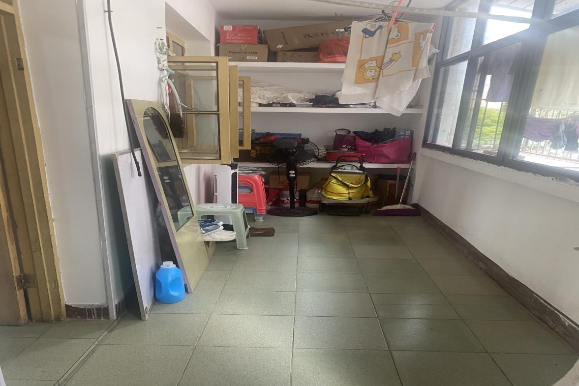 三中(校内)家属院  2室1厅1卫    2500.0元/月室内图