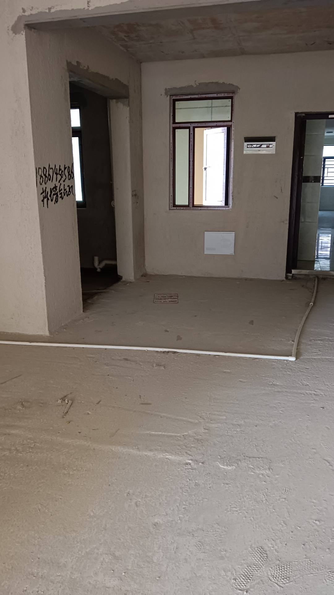 石化大院  3室2厅2卫    68.0万客厅